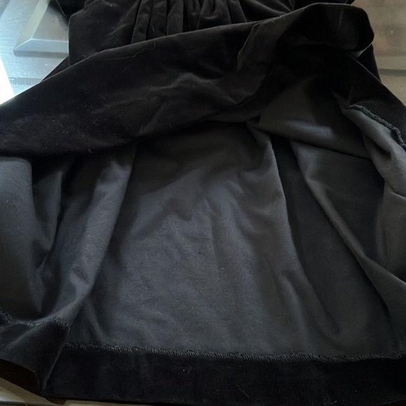Edgehill Collection Black Velvet Dress - Picture 4 of 10